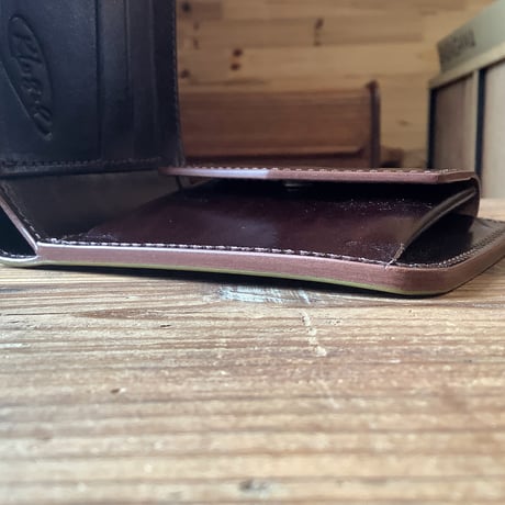 オイルコードバンオリーブ×ルガトショルダー　ダークブラウン 二つ折り財布 小銭入れあり