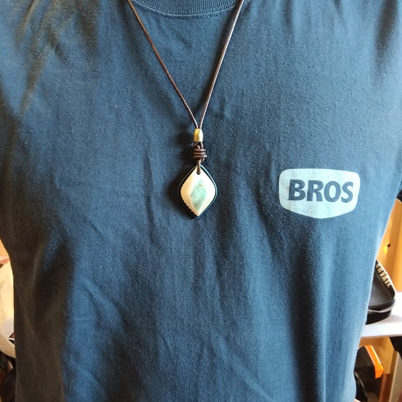 夜光貝ネックレス(wt8)ハイビ 夜光貝 キバ型 ネックレス– 海想