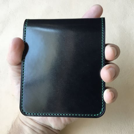 オイルコードバン黒×ルガトショルダーグリーン 二つ折り財布 小銭入れあり