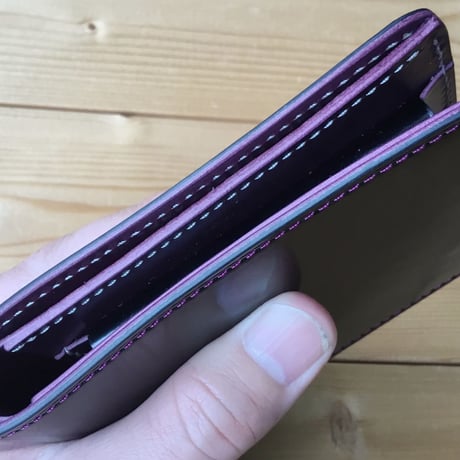 オイルコードバン黒×ルガトショルダーパープル&オイルコードバン黒 二つ折り財布 小銭入れあり