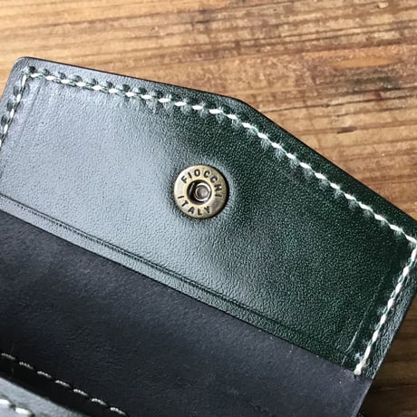 オイルコードバン黒×ルガトショルダーグリーン 二つ折り財布 小銭入れあり