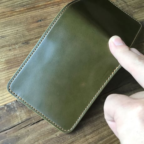 オリーブコードバン×ルガトショルダーネイビー 二つ折り財布 小銭入れあり