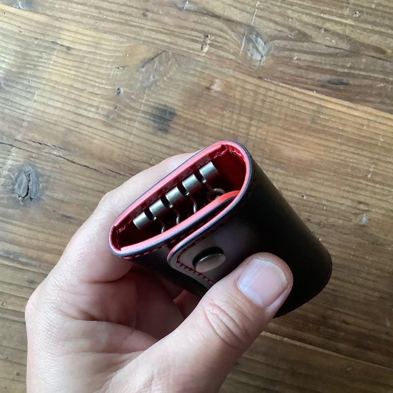 オイルコードバン黒×ルガトショルダー赤 キーケース | keywest828 オイルコードバン黒×ルガトショルダー赤 キーケース | keywest828