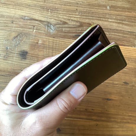 オイルコードバングリーン×ルガトショルダー　ダークブラウン　二つ折り財布　小銭入れあり