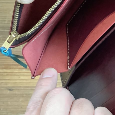 ネイビーオイルコードバン×ルガトショルダーワイン 長財布 小銭入れあり