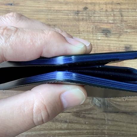 オイルコードバン黒×ルガトショルダーネイビー 二つ折り財布 小銭入れあり