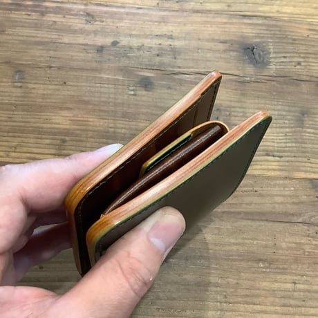 オイルコードバングリーン×ルガトショルダーブラウン 二つ折り財布 小銭入れあり