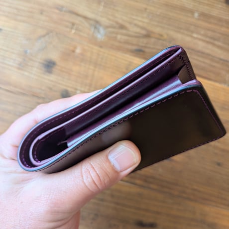 オイルコードバン黒×ルガトショルダーパープル 紫色 二つ折り財布  小銭入れあり