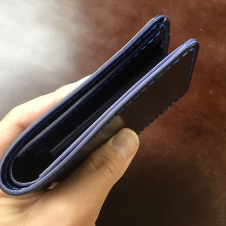 オイルコードバン黒×ルガトショルダーネイビー 二つ折り財布 小銭入れあり