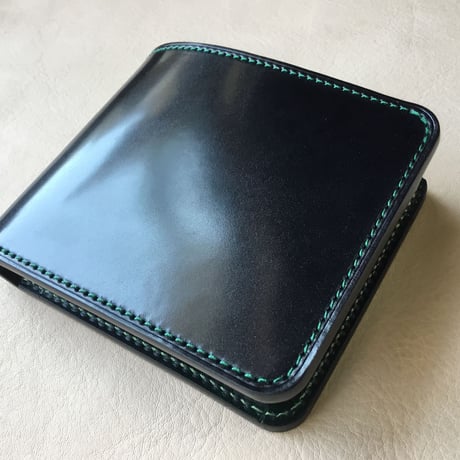 オイルコードバン黒×ルガトショルダーグリーン 二つ折り財布 小銭入れあり