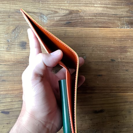 オイルコードバングリーン×ルガトショルダーオレンジ　二つ折り財布　小銭入れあり
