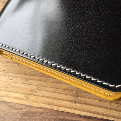 オイルコードバン黒×ルガトショルダーイエロー 二つ折り財布 小銭入れあり