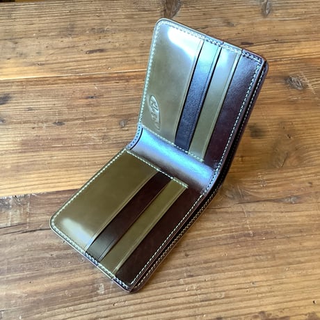 オイルコードバンオリーブ×ルガトショルダーダークブラウン 二つ折り財布　小銭入れなし