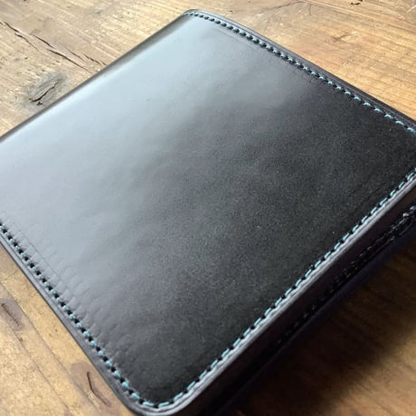 オイルコードバン黒×ルガトショルダーネイビー 二つ折り財布 小銭入れなし