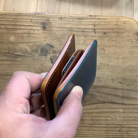オイルコードバンネイビー×ルガトショルダーブラウン 二つ折り財布 小銭入れあり