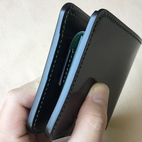 オイルコードバン黒×ルガトショルダーグリーン 二つ折り財布 小銭入れあり