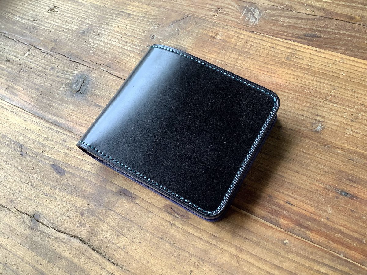 オイルコードバン黒×ルガトショルダーネイビー 二つ折り財布