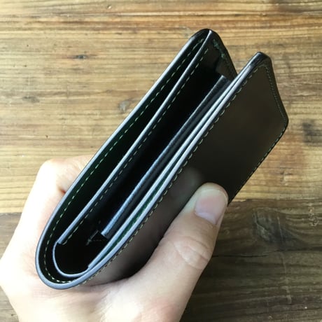 オイルコードバン黒×ルガトショルダーグリーン 二つ折り財布 小銭入れあり