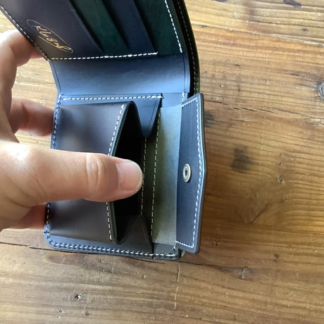 ルガトショルダーグリーン　深緑×オイルレザー 黒　 二つ折り財布  小銭入れあり