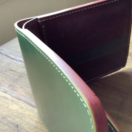 オイルコードバングリーン×ルガトショルダーワイン 二つ折り財布 小銭入れあり
