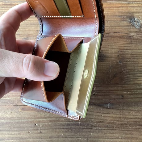 オリーブコードバン×ルガトショルダーブラウン 二つ折り財布 小銭入れあり