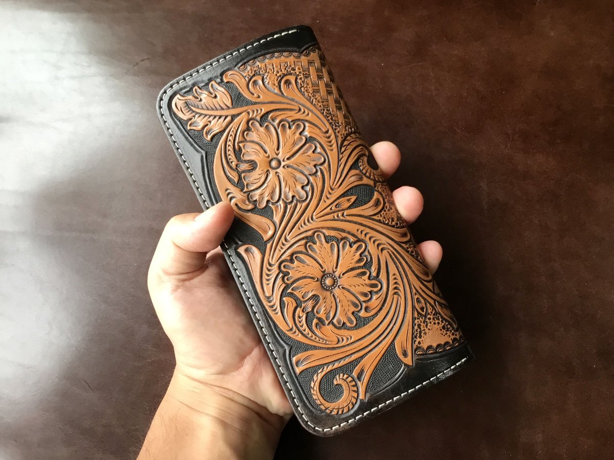 入荷しました！　新品　カービング　長財布 カービングウォレット 透かし彫り長財布 ラウンドファスナー