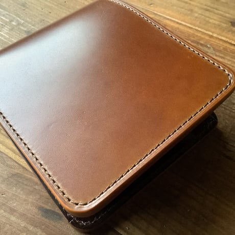 オイルコードバンコニャック×ルガトショルダー　ダークブラウン 二つ折り財布 小銭入れあり
