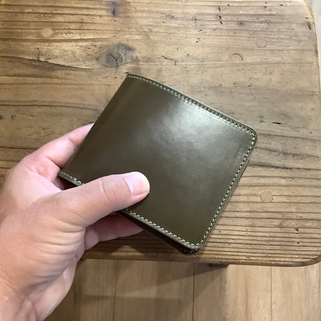 オイルコードバンオリーブ×ルガトショルダー　ダークブラウン 二つ折り財布 小銭入れあり