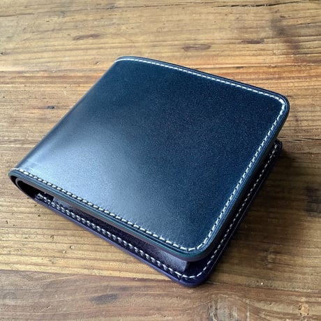 ネイビーオイルコードバン×ルガトショルダーネイビー  二つ折り財布 小銭入れあり
