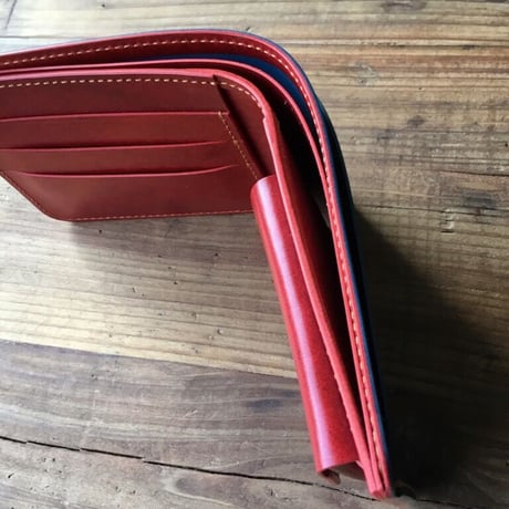 ネイビーオイルコードバン×ルガトショルダー赤 二つ折り財布 小銭入れあり