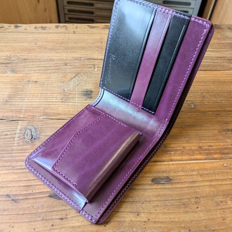 オイルコードバン黒×ルガトショルダーパープル 紫色 二つ折り財布  小銭入れあり