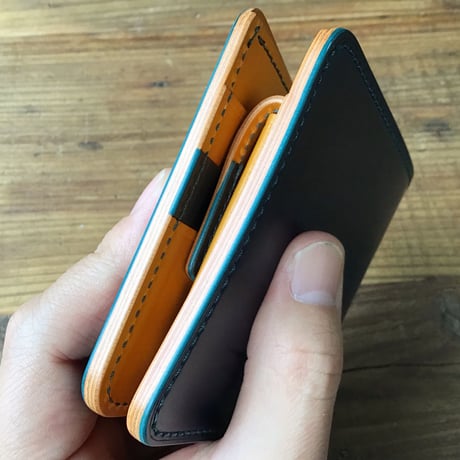 ネイビーオイルコードバン×キャメル牛革  二つ折り財布  小銭入れあり