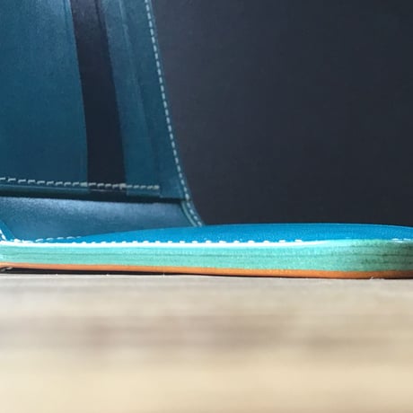 オイルコードバンコニャック×ルガトショルダー琉球ブルー 二つ折り財布 小銭入れなし