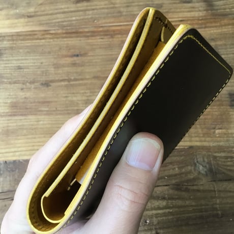 コードバン黒×ルガトショルダーイエロー 二つ折り財布 小銭入れあり