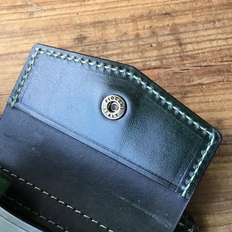 オイルコードバン黒×ルガトショルダーグリーン 二つ折り財布 小銭入れあり