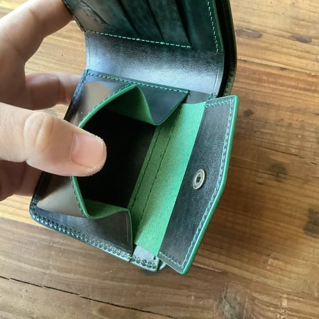ルガトショルダーグリーン  二つ折り財布  小銭入れあり