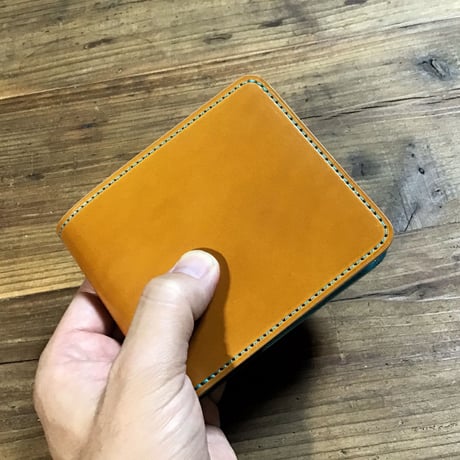 ライトブラウンコードバン×ルガトショルダー琉球ブルー 二つ折り財布 小銭入れあり