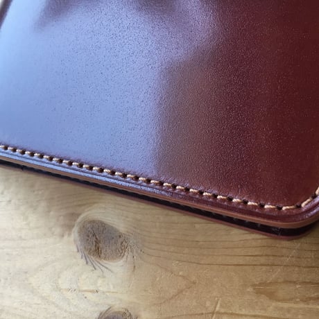 ブラウンオイルコードバン×ルガトショルダーワイン 二つ折り財布 小銭入れあり