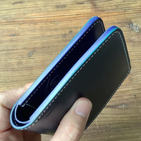 ネイビーオイルコードバン×ルガトショルダーネイビー  二つ折り財布 小銭入れあり