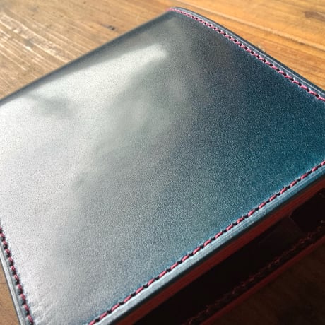 ネイビーオイルコードバン×ルガトショルダーワイン  二つ折り財布 小銭入れあり