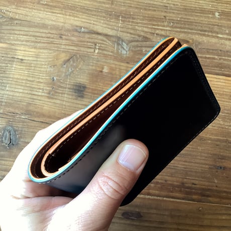 ネイビーオイルコードバン×ルガトショルダーブラウン 二つ折り財布 小銭入れなし