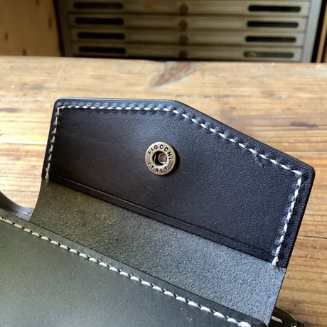ルガトショルダーグリーン　深緑×オイルレザー 黒　 二つ折り財布  小銭入れあり