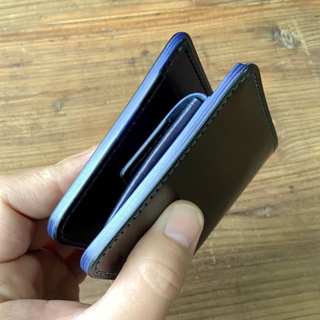 オイルコードバン黒×ルガトショルダーネイビー 二つ折り財布 小銭入れあり