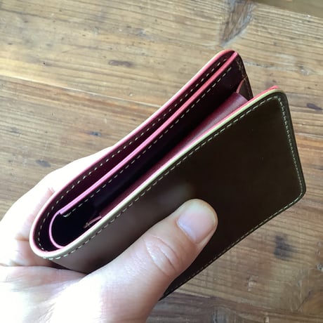オイルコードバンオリーブ×ルガトショルダーワイン 二つ折り財布 小銭入れあり