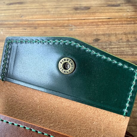オイルコードバングリーン×ルガトショルダーブラウン 二つ折り財布 小銭入れあり