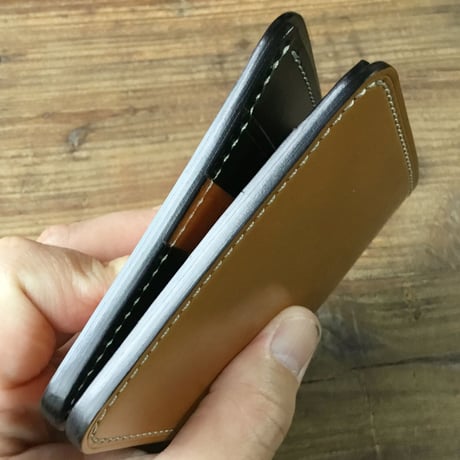 ライトブラウンコードバン×ルガトショルダーグリーン&ライトブラウン 二つ折り財布 小銭入れ無し