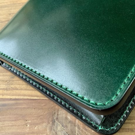 オイルコードバングリーン×ルガトショルダーグリーン 二つ折り財布 小銭入れあり