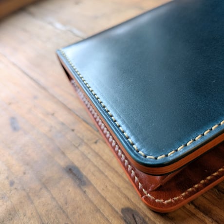 オイルコードバンネイビー×ルガトショルダーオレンジ 二つ折り財布  小銭入れあり