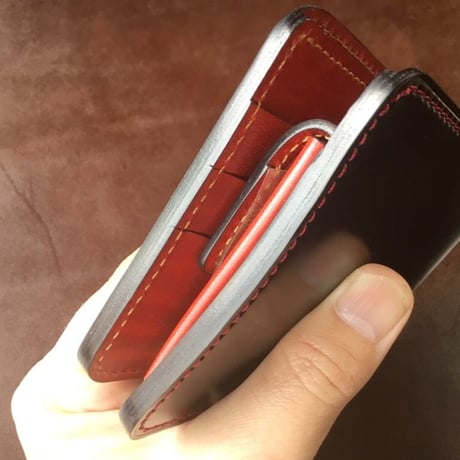 コードバン黒×ルガトショルダー赤 二つ折り財布 小銭入れあり