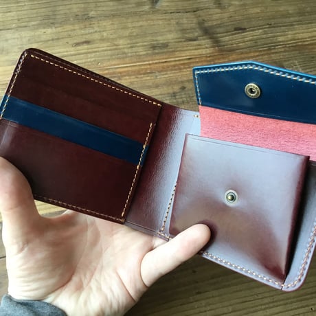 ネイビーオイルコードバン×ルガトショルダーワイン  二つ折り財布 小銭入れあり